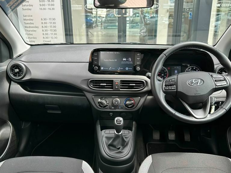 Hyundai I10 Hatchback White #17