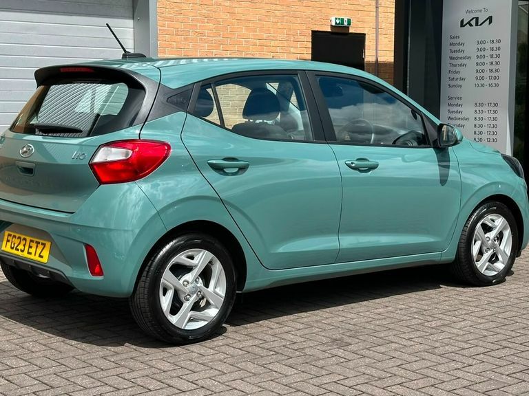 Hyundai I10 Hatchback White #12