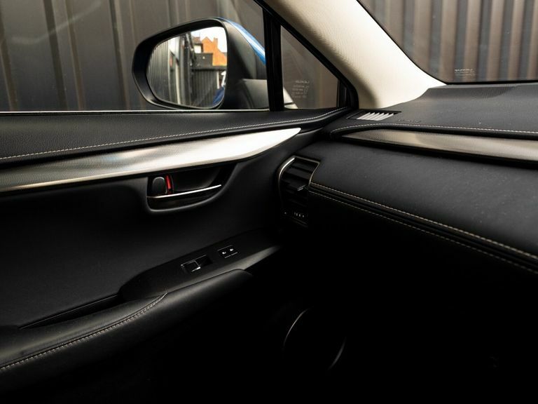 Lexus NX 300H 2.5 Luxury With Lexus Navigation Silver #28