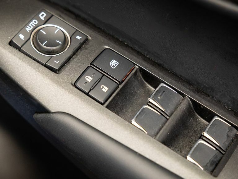 Lexus NX 300H 2.5 Luxury With Lexus Navigation Silver #21