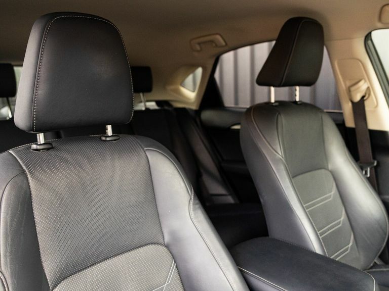 Lexus NX 300H 2.5 Luxury With Lexus Navigation Silver #16