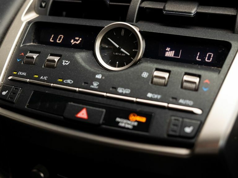 Lexus NX 300H 2.5 Luxury With Lexus Navigation Silver #25