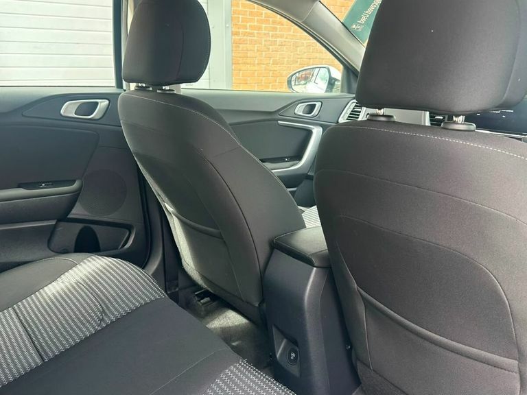 Kia Ceed 1.5 T-gdi Mt 3 Red #12