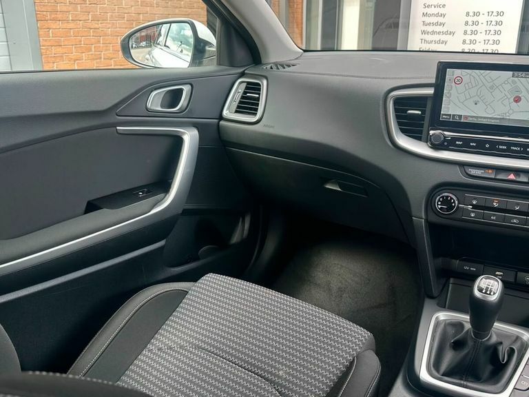 Kia Ceed 1.5 T-gdi Mt 3 Red #17