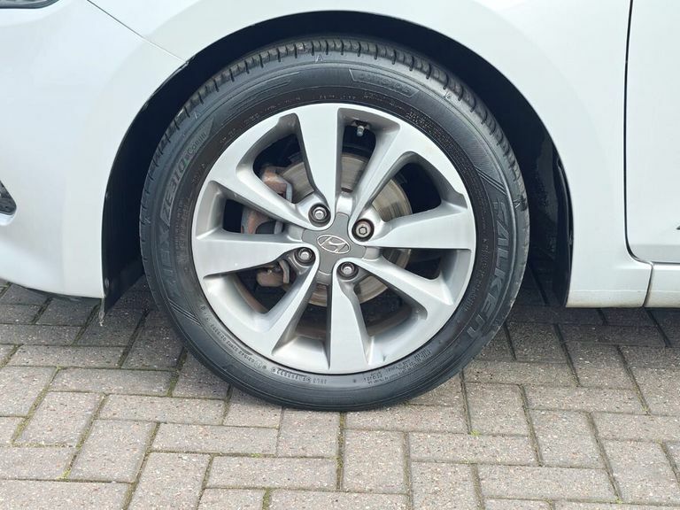 Hyundai I20 1.4 Active Red #12