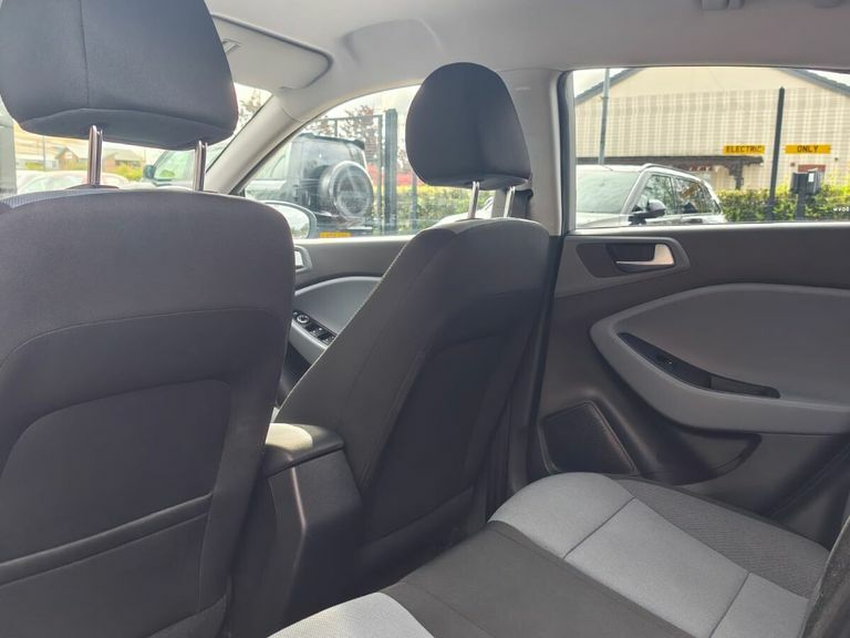 Hyundai I20 1.4 Active Red #25