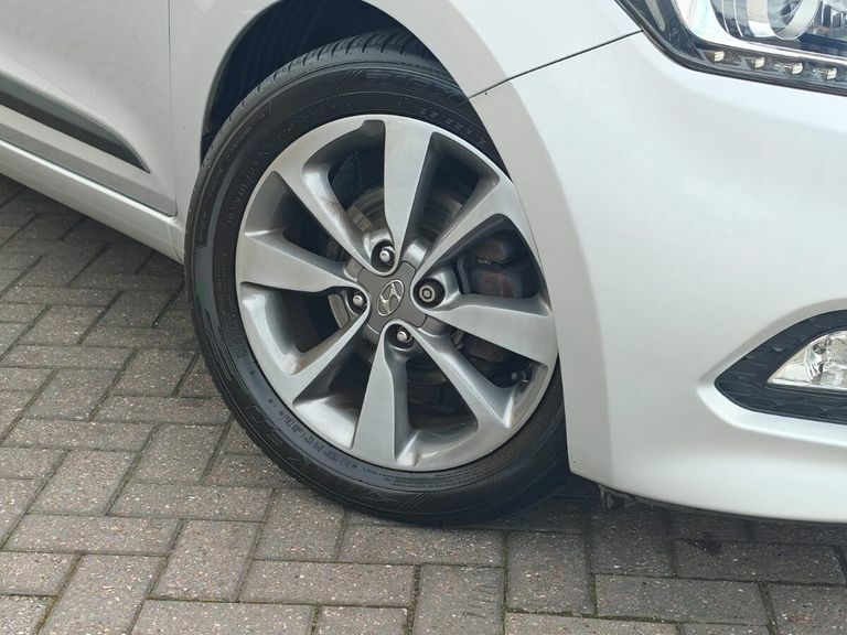 Hyundai I20 1.4 Active Red #11