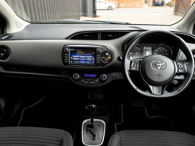 Toyota Yaris Icon Tech Red #18
