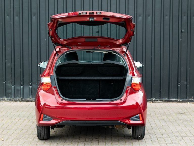 Toyota Yaris Icon Tech Red #9