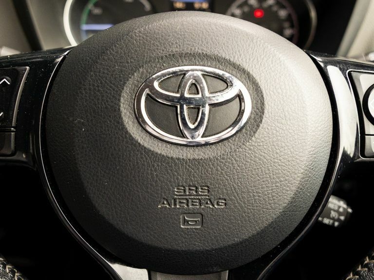 Toyota Yaris Icon Tech Red #21