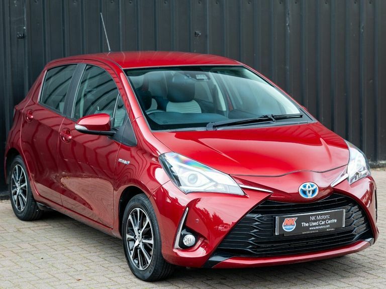 Toyota Yaris Icon Tech Red #3