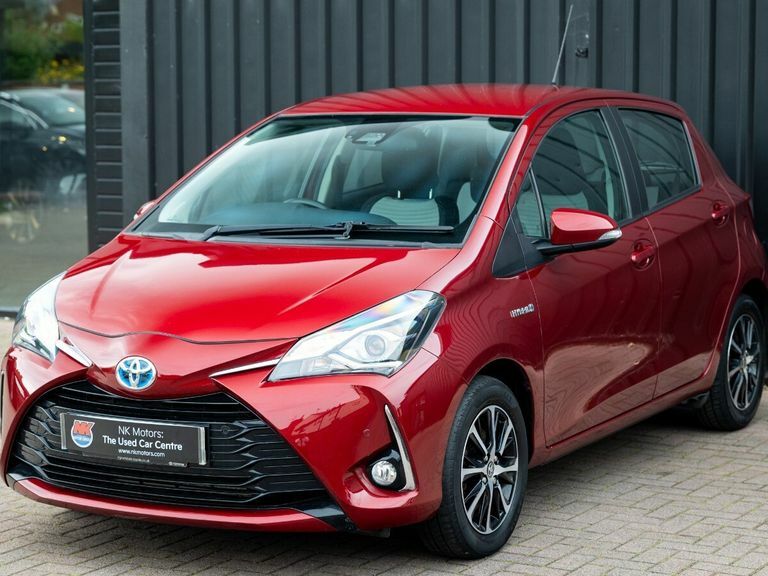 Toyota Yaris Icon Tech Red #5