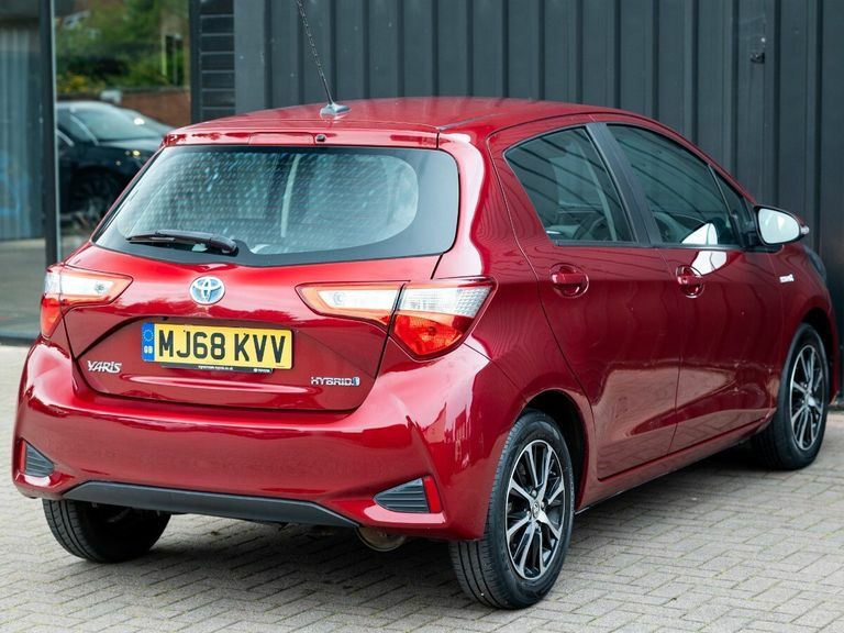 Toyota Yaris Icon Tech Red #11