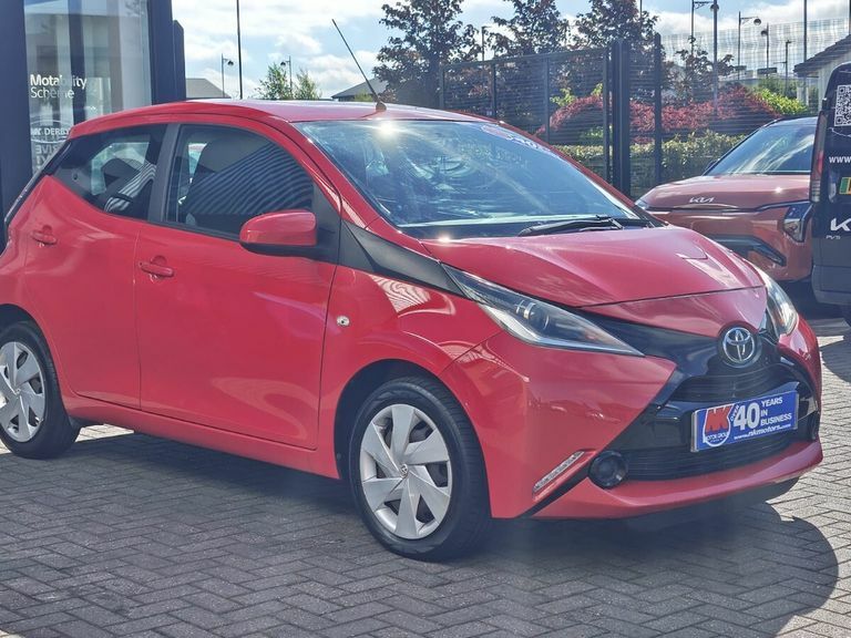 Toyota Aygo Hatchback 1.0 Red #7