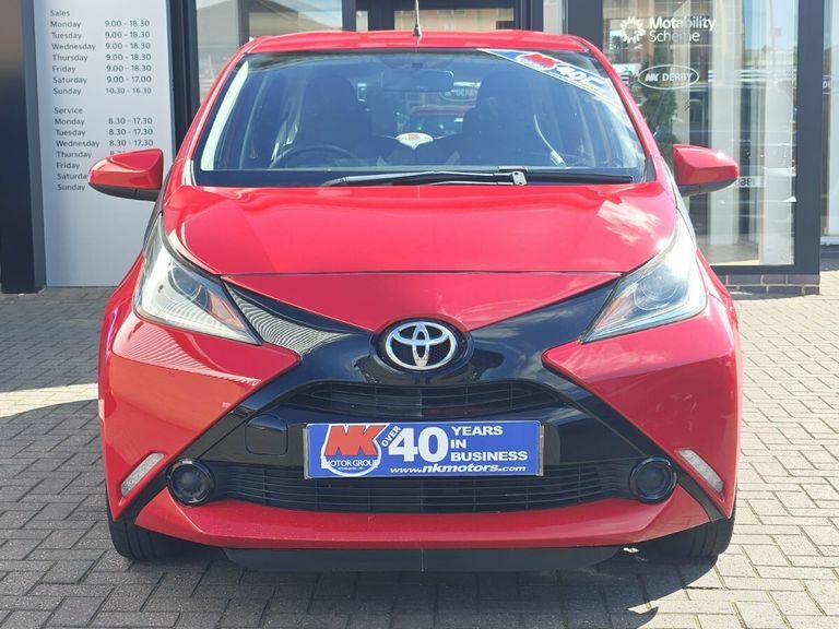 Toyota Aygo 1.0 Vvt-i X-play Red #3