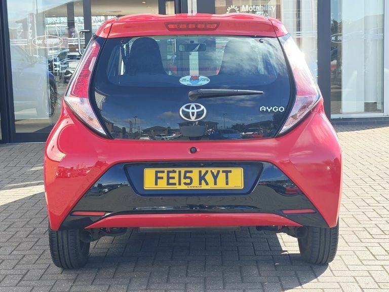 Toyota Aygo 1.0 Vvt-i X-play Red #5