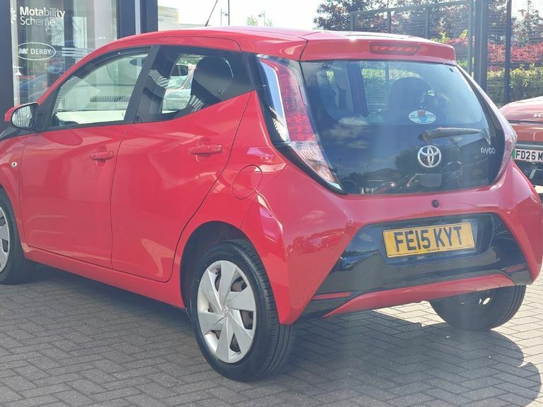 Toyota Aygo 1.0 Vvt-i X-play Red #6
