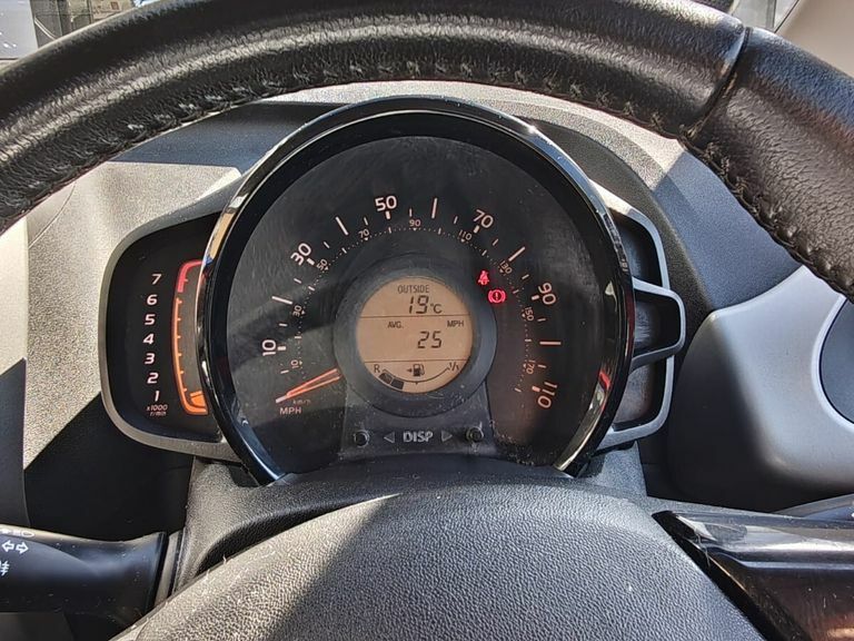 Toyota Aygo Hatchback 1.0 Red #10