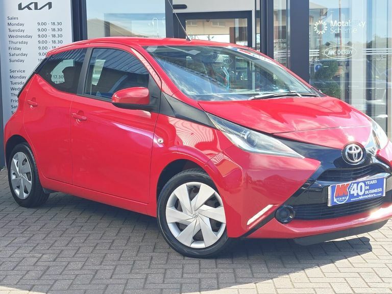 Toyota Aygo 1.0 Vvt-i X-play Red #2