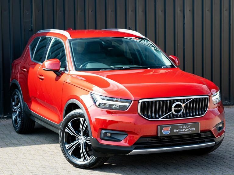 Volvo XC40 1.5 T3 163 Inscription Pro Geartronic Red #2