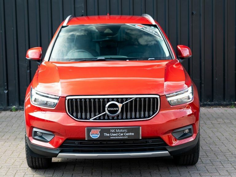 Volvo XC40 1.5 T3 163 Inscription Pro Geartronic Red #4