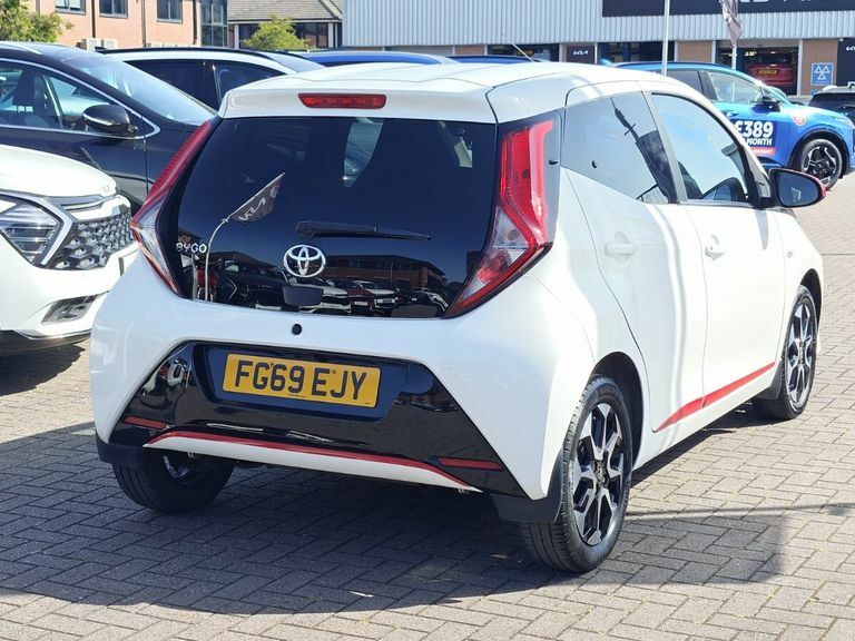 Toyota Aygo 1.0 Vvt-i X-trend White #5