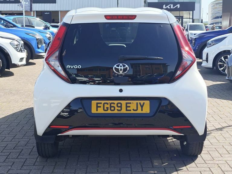 Toyota Aygo 1.0 Vvt-i X-trend White #6