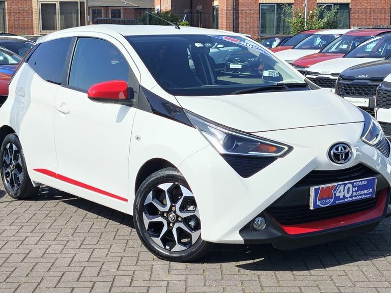 Toyota Aygo 1.0 Vvt-i X-trend White #2