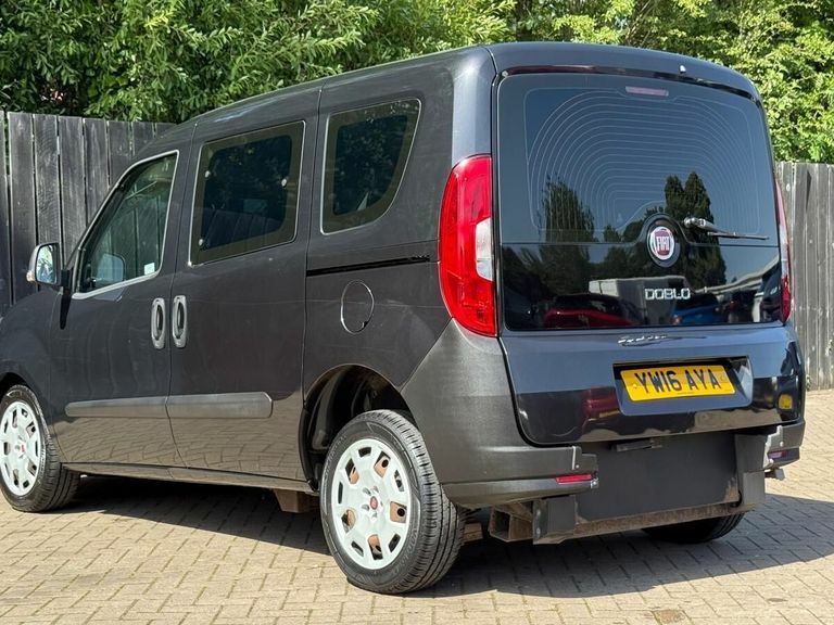 Fiat Doblo 1.4 16V Pop Black #6