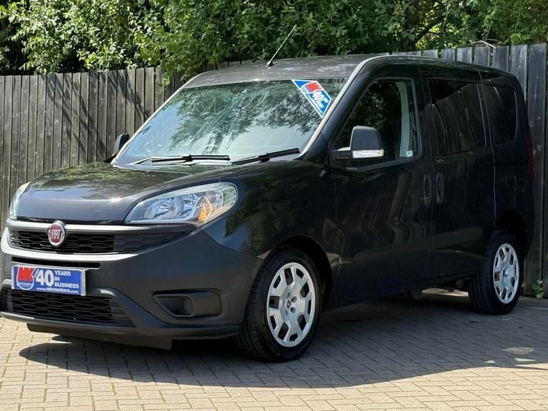 Fiat Doblo 1.4 16V Pop Black #4