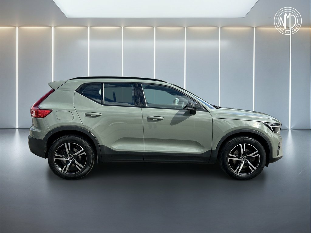 Volvo XC40 2022 2.0 B3 Mhev Plus Dark Suv Hybrid D Green #4