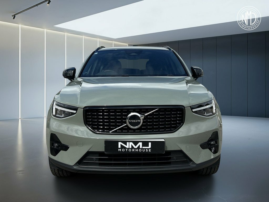 Volvo XC40 2022 2.0 B3 Mhev Plus Dark Suv Hybrid D Green #2