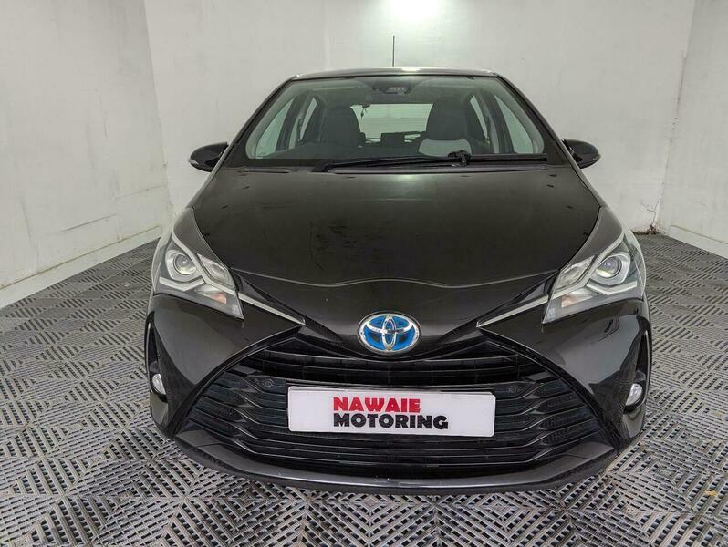 Toyota Yaris 1.5 Vvt-h Icon Tech LV18AYP Black #2