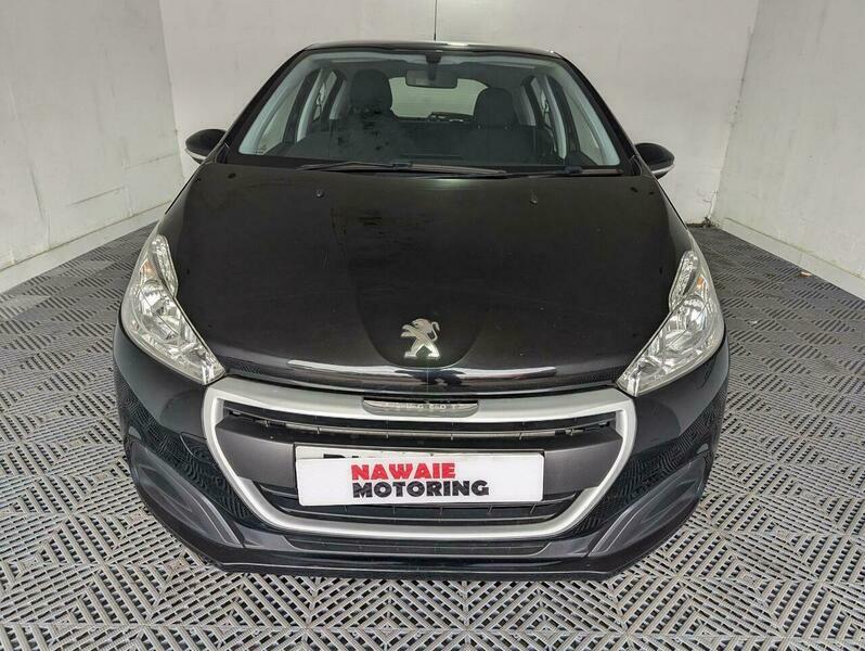 Peugeot 208 1.0 Puretech Access A Black #2