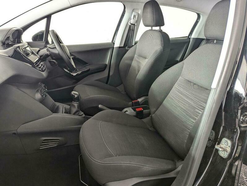 Peugeot 208 1.0 Puretech Access A Black #4