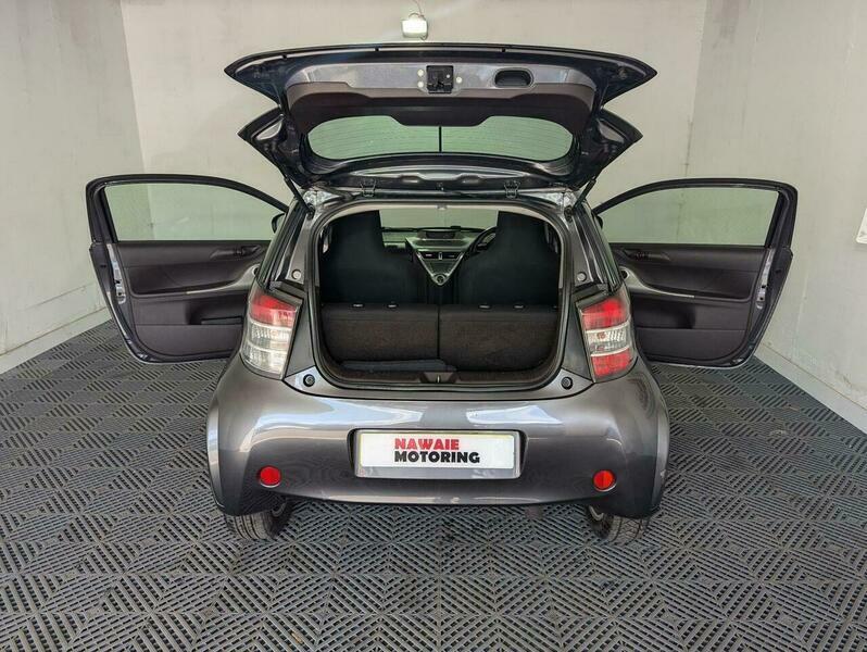 Toyota IQ 3 Silver #20