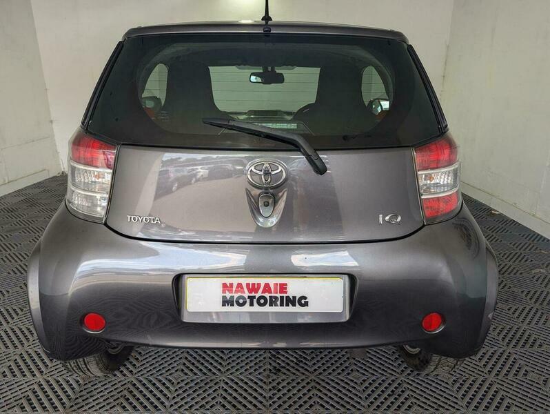 Toyota IQ 3 Silver #16