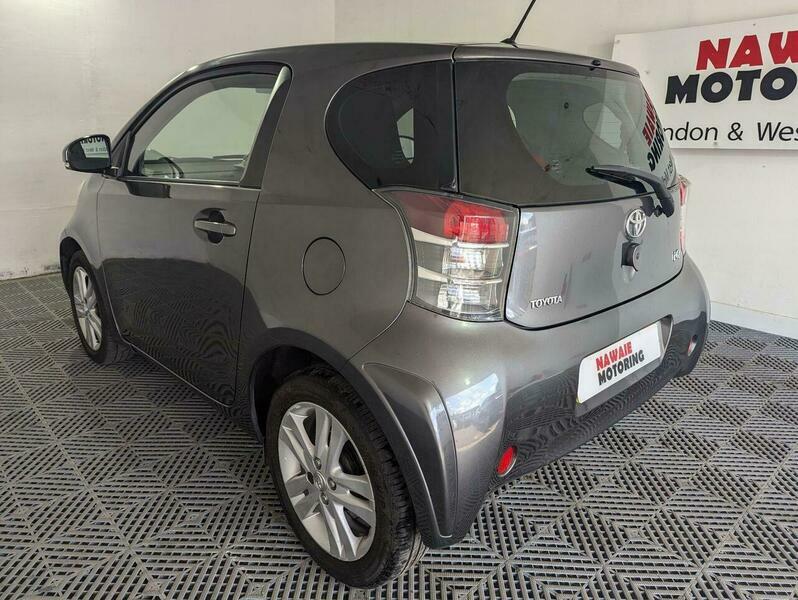 Toyota IQ 3 Silver #17