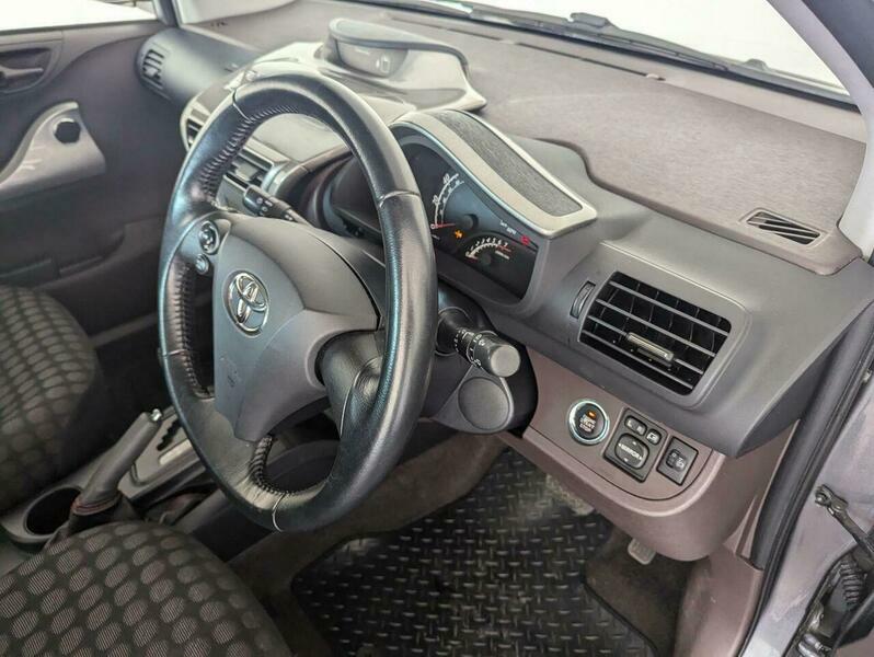 Toyota IQ 3 Silver #22