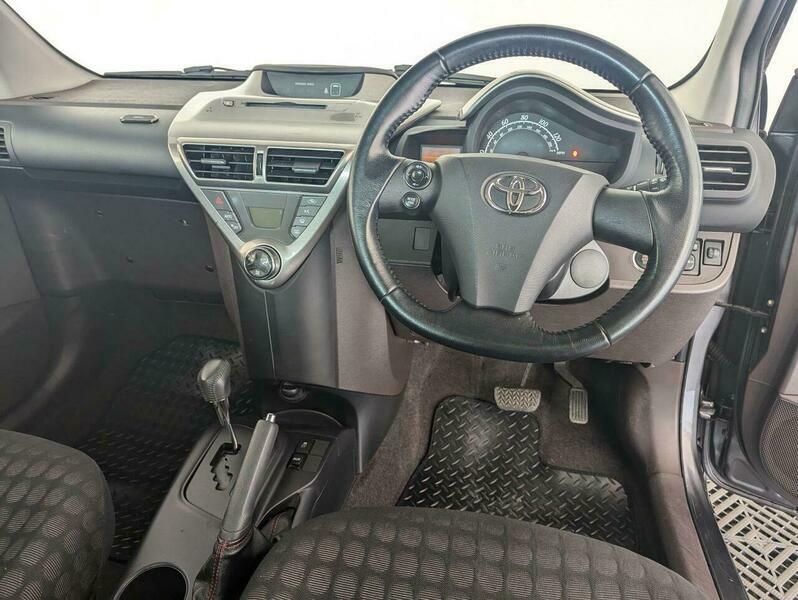 Toyota IQ 3 Silver #23