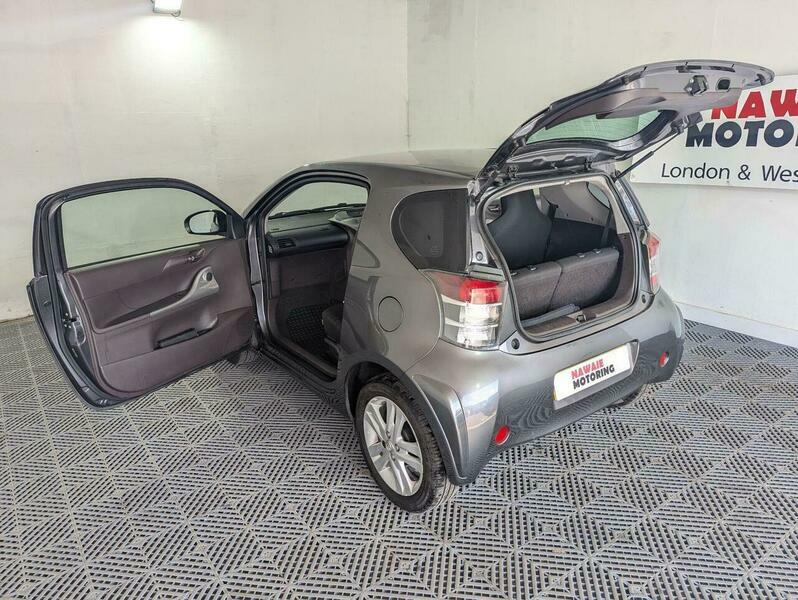 Toyota IQ 3 Silver #19