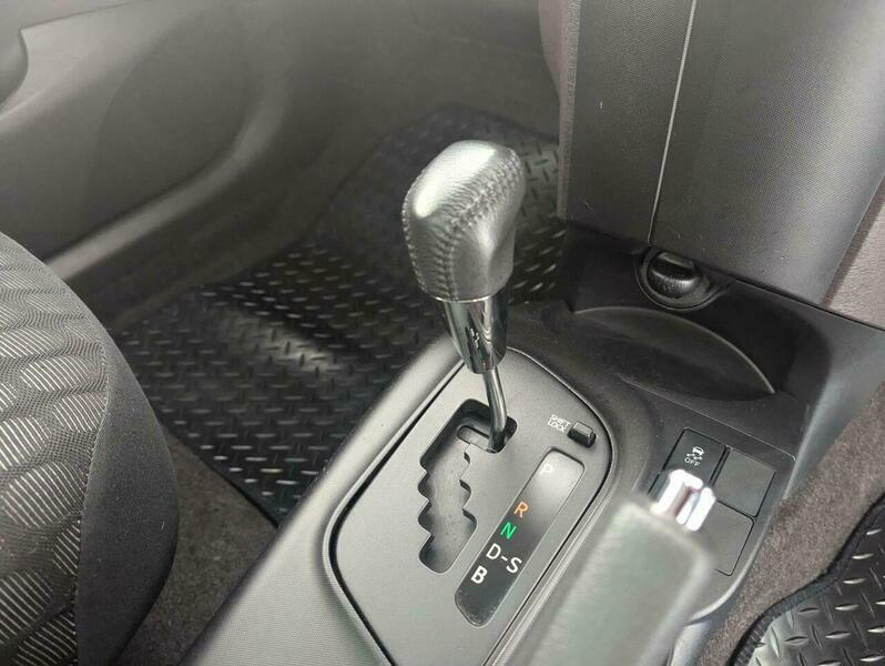 Toyota IQ 3 Silver #11
