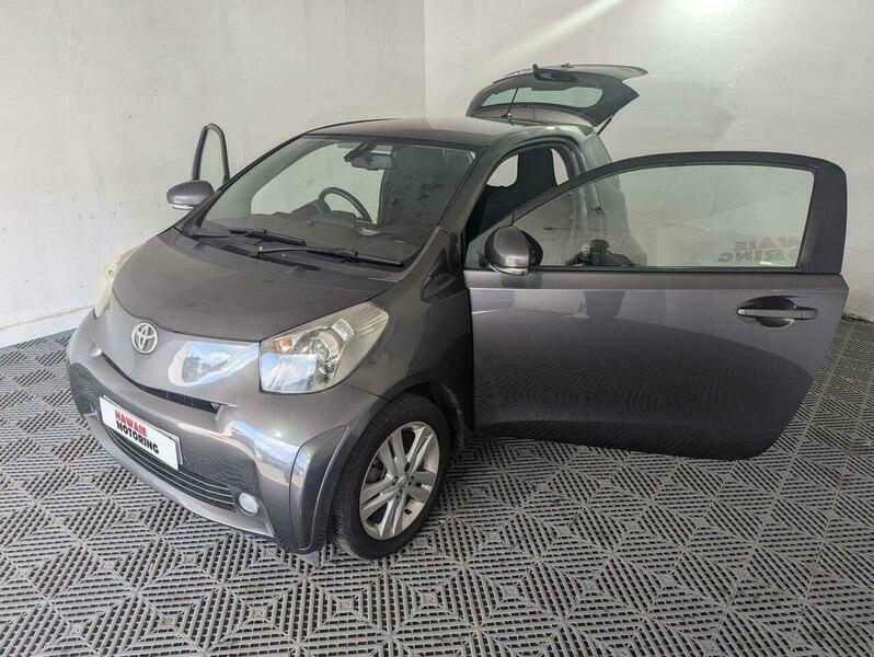 Toyota IQ 3 Silver #7