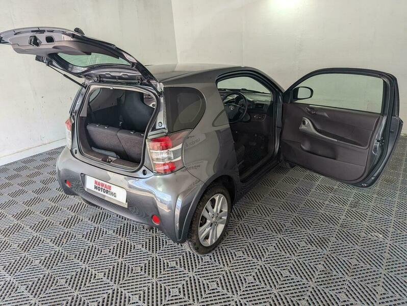 Toyota IQ 3 Silver #21