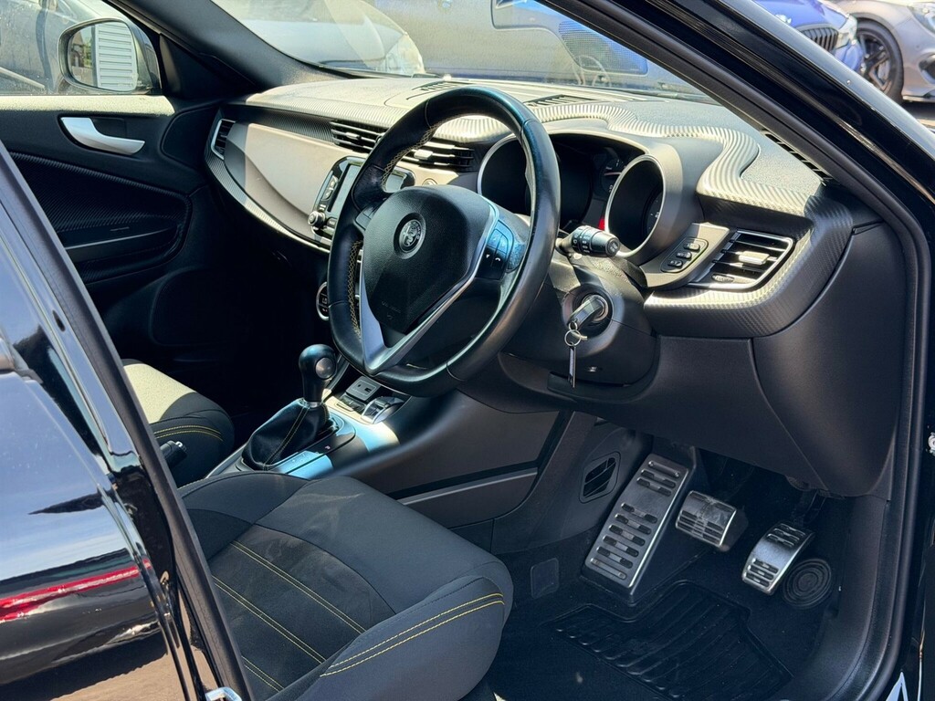 Alfa Romeo Giulietta Hatchback White #10
