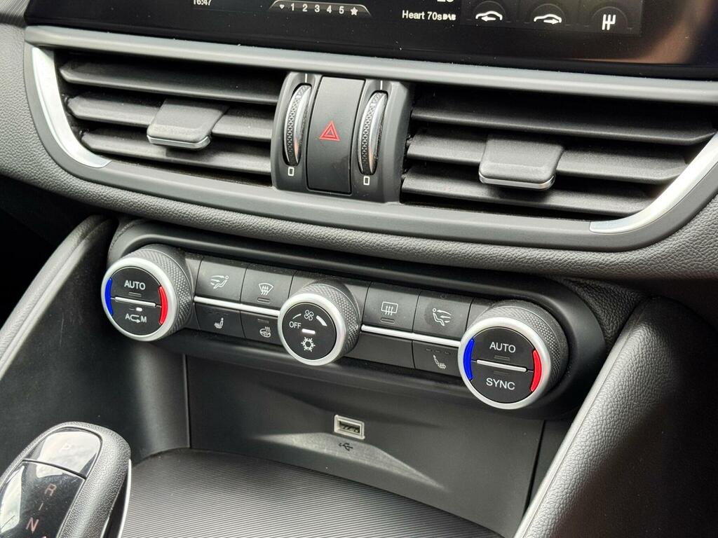 Alfa Romeo Giulia 2.0 Tb Veloce 277 Bhp Black #35
