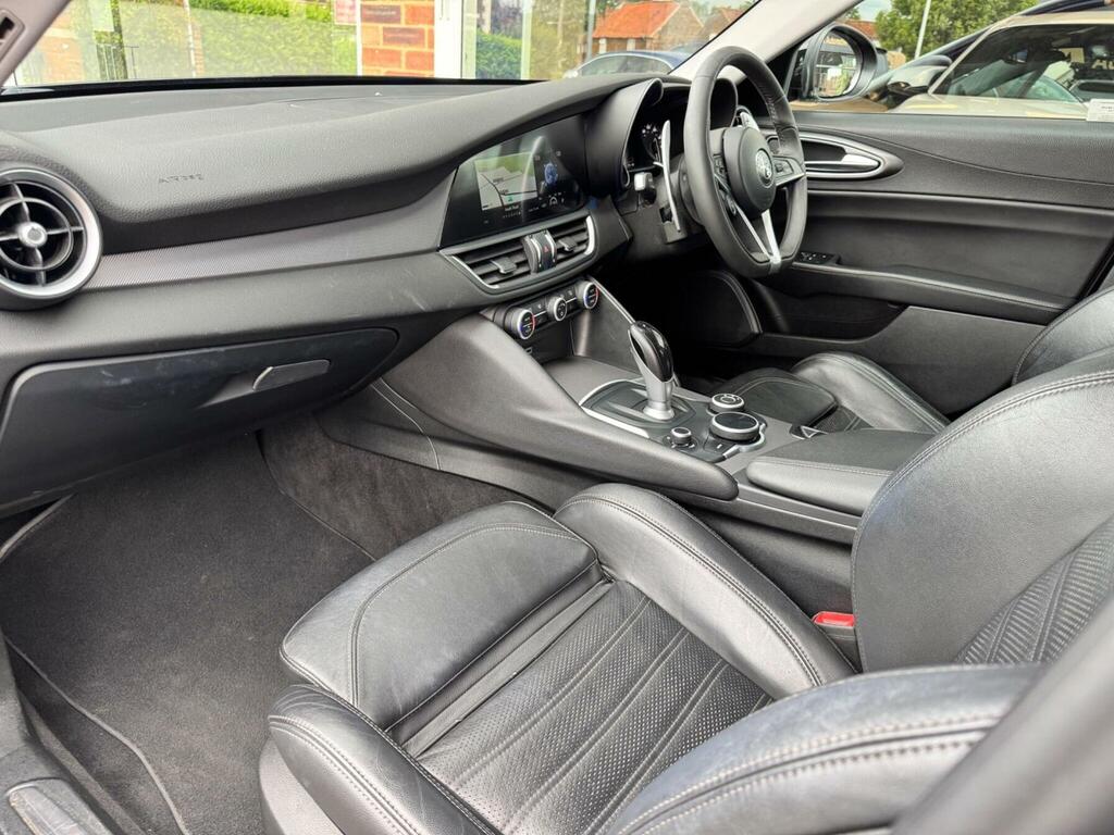 Alfa Romeo Giulia 2.0 Tb Veloce 277 Bhp Black #22