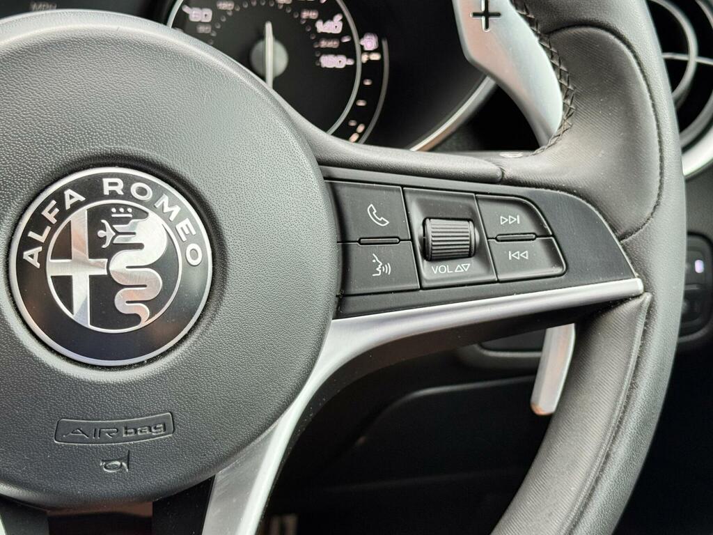 Alfa Romeo Giulia 2.0 Tb Veloce 277 Bhp Black #26