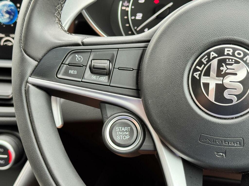 Alfa Romeo Giulia 2.0 Tb Veloce 277 Bhp Black #25