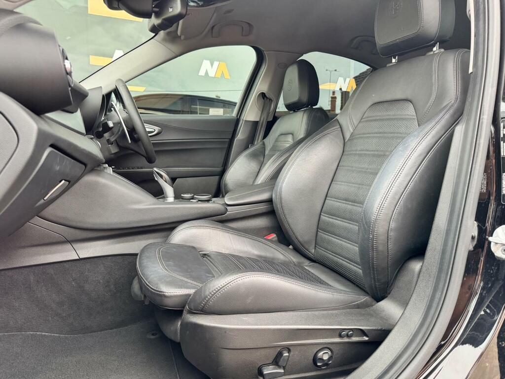 Alfa Romeo Giulia 2.0 Tb Veloce 277 Bhp Black #23